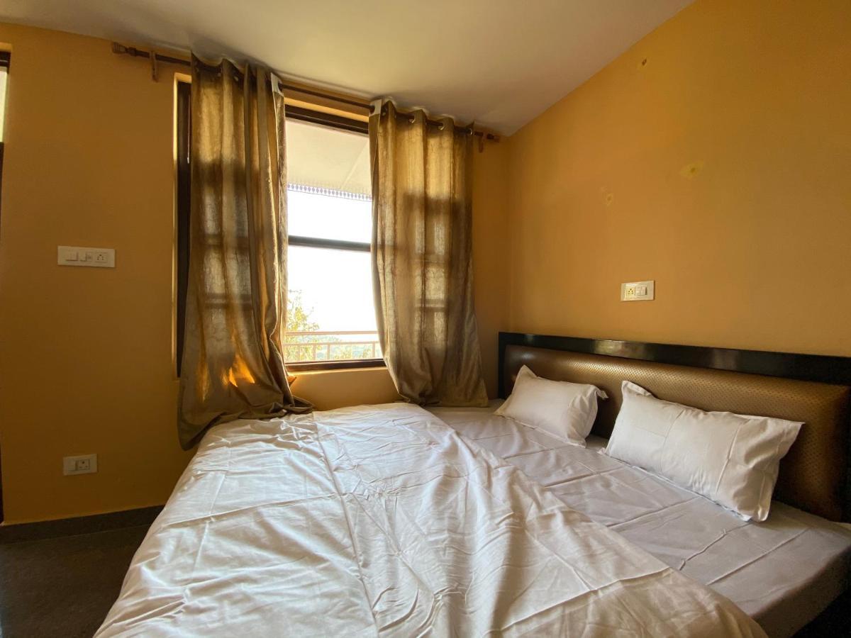 Redeem Cafe & Homestay Мак-Леод-Гейндж Экстерьер фото