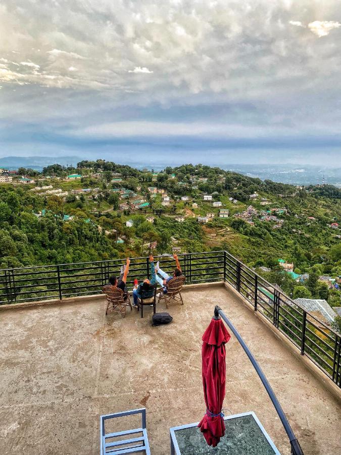Redeem Cafe & Homestay Мак-Леод-Гейндж Экстерьер фото